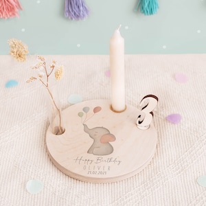 Personalisierter Geburtstagsteller Tiermotiv aus Holz mit Kerzenhalter, Vase & Jahreszahlen Geburtstagsdeko 1. Geburtstag Baby Geschenk Elefant