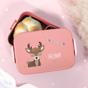 Eine bunt bedruckte Mepal Lunchbox mit niedlichem Reh Motiv