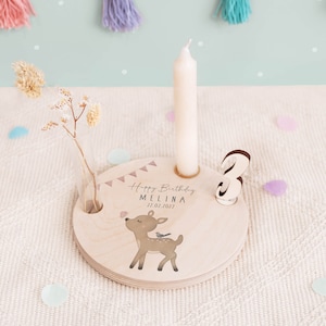 Personalisierter Geburtstagsteller Tiermotiv aus Holz mit Kerzenhalter, Vase & Jahreszahlen Geburtstagsdeko 1. Geburtstag Baby Geschenk Reh