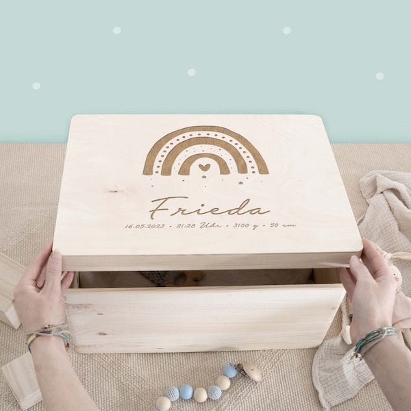 Personalisierte Erinnerungskiste Regenbogen - Erinnerungsbox Baby - Holzkiste Baby - Geschenk zur Geburt - Geschenk zur Taufe - hellomini