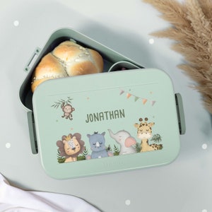 Eine bunt bedruckte Mepal Lunchbox mit niedlichem Safari Tiermotiv