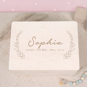 Personalisierte Erinnerungskiste Baby, Holz, Holzkiste, Holzbox, eingravierter Name Aufbewahrung Kinder Geschenk zur Geburt Taufe Plant Bild 1