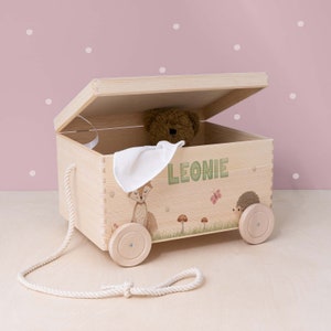 Scatola per giocattoli in legno personalizzata, scatola impilabile in legno, scatola in legno con ruote, decorazione per la cameretta dei bambini, regalo per bambini, regalo di nascita immagine 1