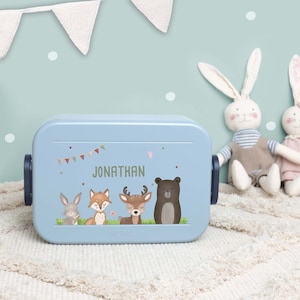 Eine bunt bedruckte Mepal Lunchbox mit niedlichem Waldtier Motiv