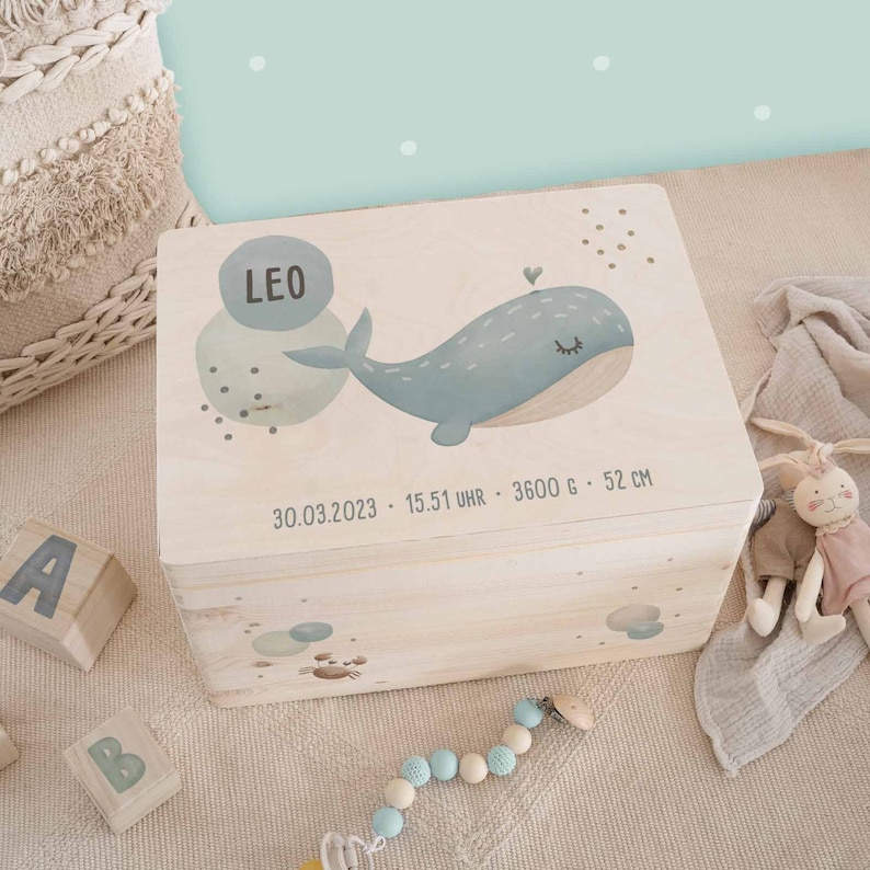 Boîte à souvenirs personnalisée bébé baleine - Créatrice Etsy : Hellominide