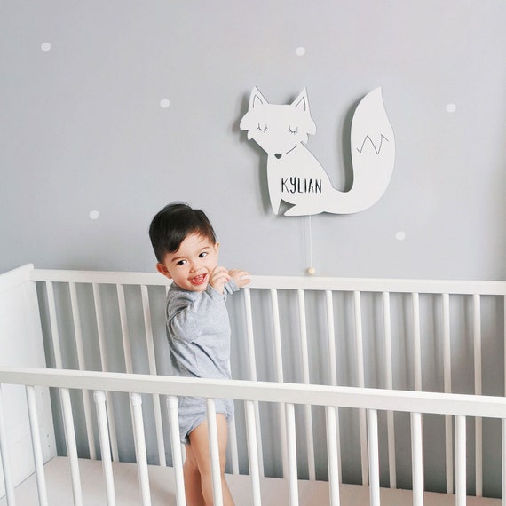 Lámpara de pared personalizada motivo deseado de madera para niños