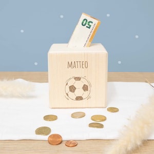 Personalisierte Spardose Holz "Fußball", Spardose mit Name graviert, Geburtstagsgeschenk, Geschenk Einschulung, hellomini, Geschenk Junge
