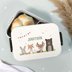 Eine bunt bedruckte Mepal Lunchbox mit niedlichem Waldtier Motiv