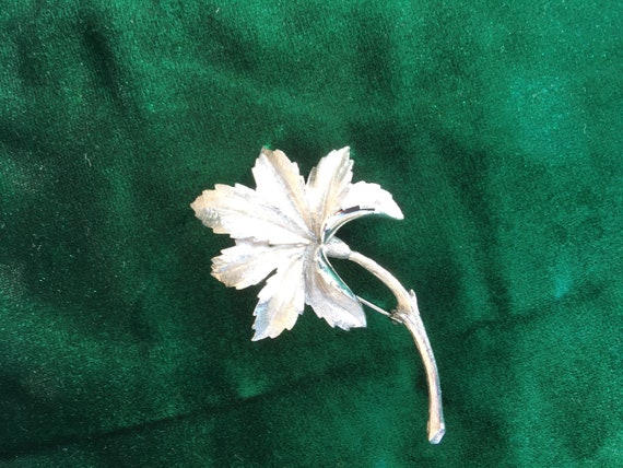 Vintage Coro Pegasus  large silvertone leaf pin - image 5