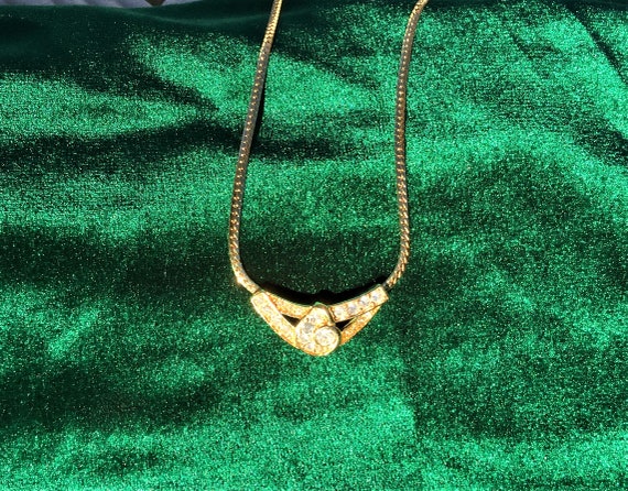 Vintage Trifari rhinestone and gold tone necklace - image 4