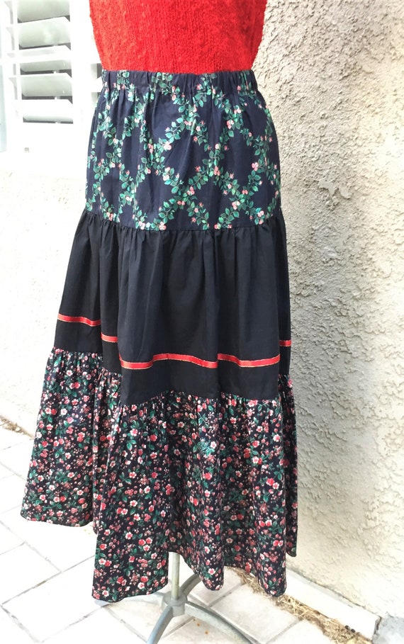 Floral and Black Prairie Skirt - image 7