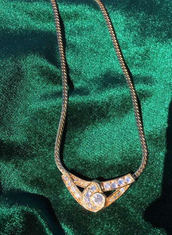 Vintage Trifari rhinestone and gold tone necklace - image 5