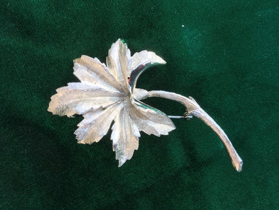 Vintage Coro Pegasus  large silvertone leaf pin - image 6