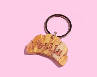 Etiqueta para mascotas personalizada para perros y gatos / Etiqueta para perros personalizada con forma de croissant / Etiqueta de identificación para mascotas en acrílico / Etiqueta para perros grabada / Etiqueta para gatos con forma de croissant