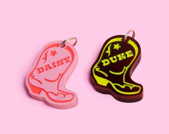 Etiqueta de identificación para mascotas personalizada para perros y gatos / Etiqueta de identificación para mascotas con forma de bota de vaquero occidental personalizada en acrílico rosa y marrón / Etiqueta de identificación para perro de vaquero grabada Etiqueta de identificación para gato de vaquero