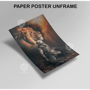 Puede incluir: Un p&oacute;ster de papel con un le&oacute;n y un caballero con armadura. El le&oacute;n est&aacute; en el lado izquierdo del p&oacute;ster y el caballero en el lado derecho. El fondo es de color marr&oacute;n oscuro. El p&oacute;ster no est&aacute; enmarcado.