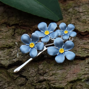 ATLondonJewels Forget Me Not Blue Flower Brooch on bark ATH353