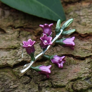 Canterbury Glocken lila Blumen Brosche