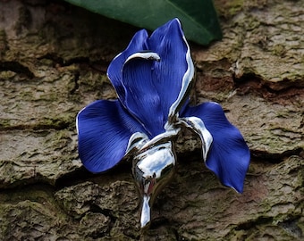 Broche fleur bleue violette iris, ton argent