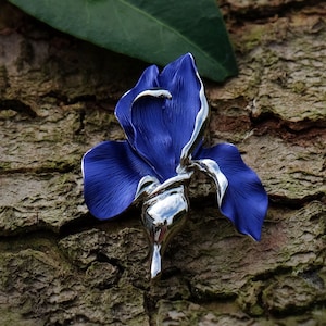 ATLondonJewels Iris Blue Flower Brooch on bark ATH627