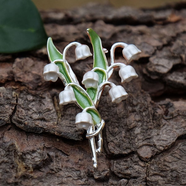 Lelietje-van-dalen witte bloem broche