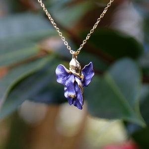 Iris Violet Blue Flower Pendant Necklace Gold Tone