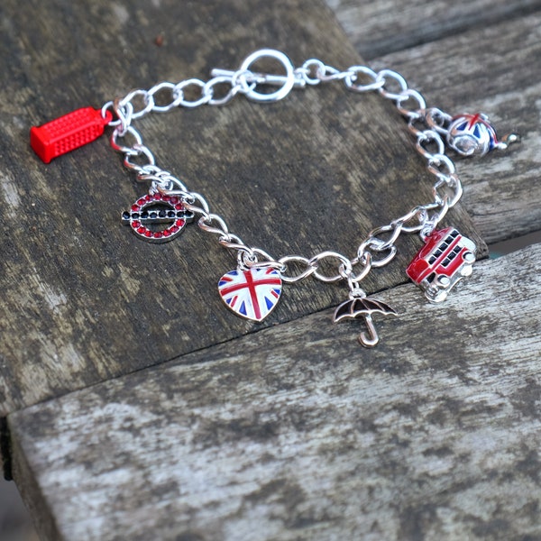 Bracelet à breloques icônes britanniques et Union Jack