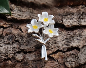 Narcissus White Daffodil Flower Bouquet Brooch