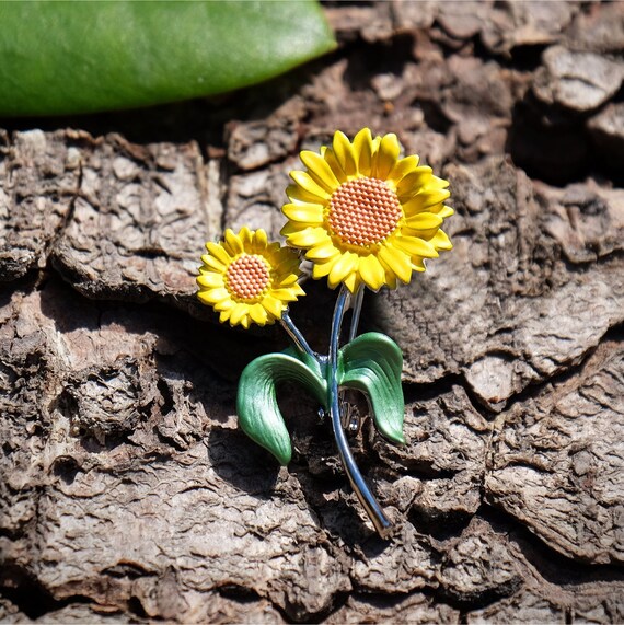 Beautiful Sunflower Flower Brooch Pins for Women Fashion Crystal Enamel  Dress Coat Hat Jewelry Wedding Party Gift Accessories