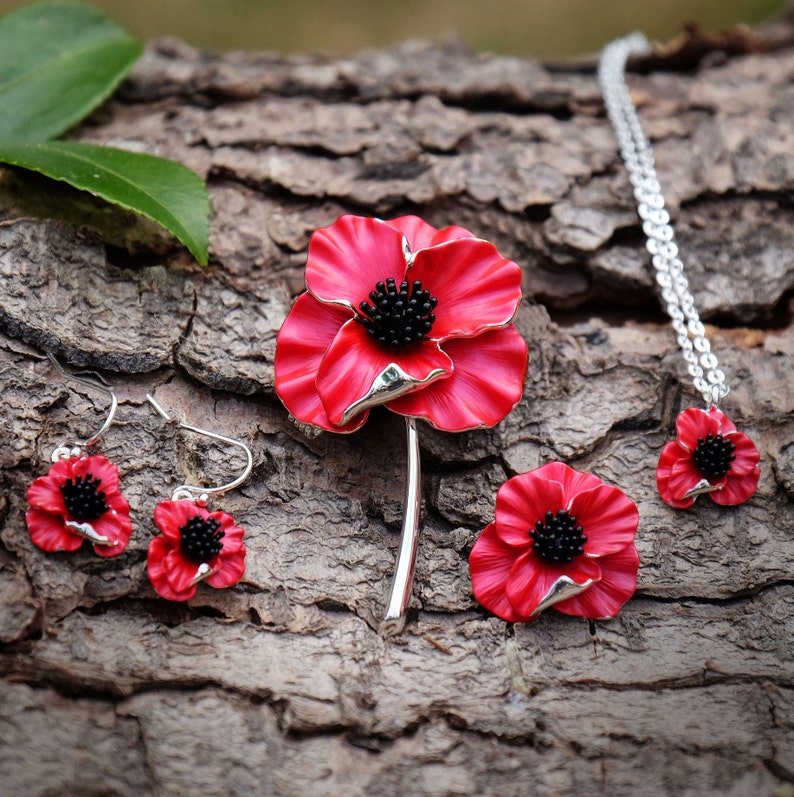 ATLondonJewels Poppy Red Flower Collection, Drop Earrings, Brooch, Pin Brooch and Pendant Necklace displayed on bark