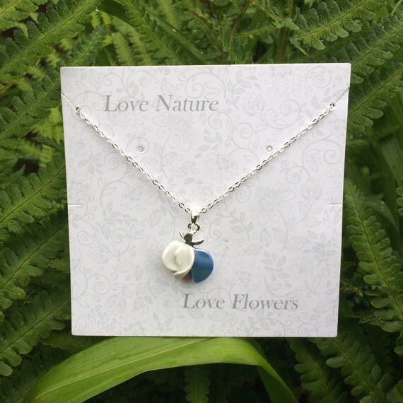 Sweet pea shop flower necklace