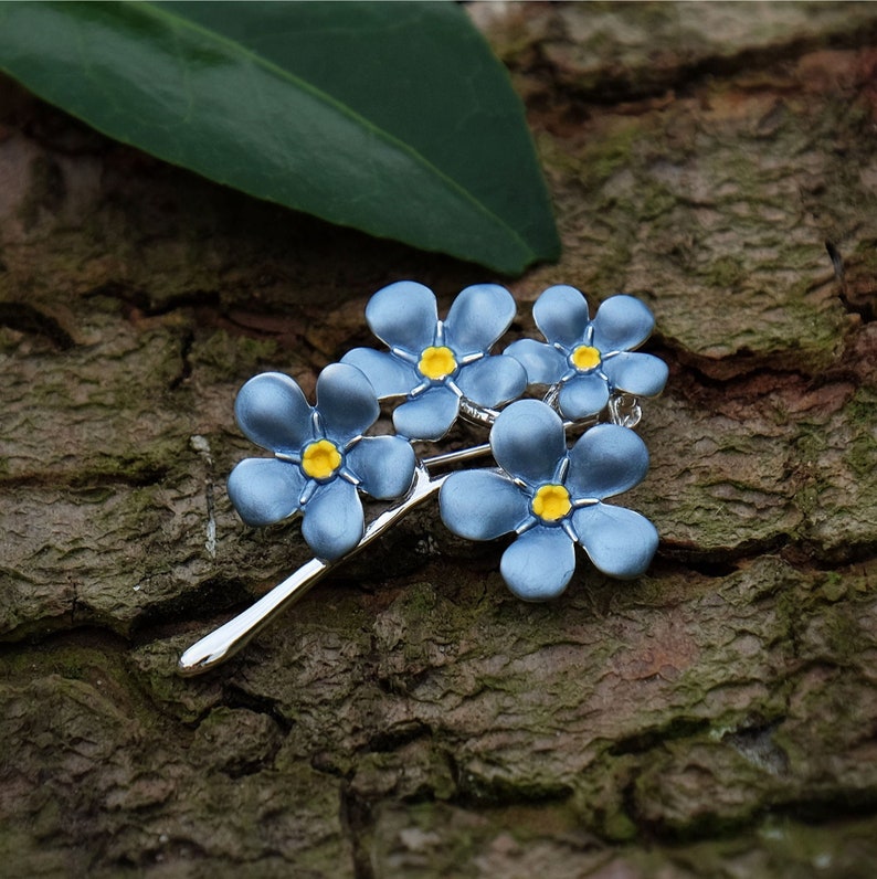 ATLondonJewels Forget Me Not Blue Flower Brooch on bark ATH353