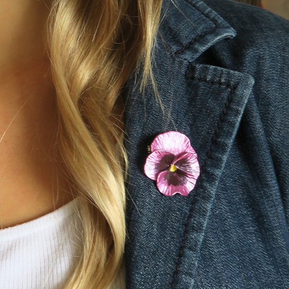 パンジーピンクの花のブローチ、シルバーメッキ - Etsy 日本