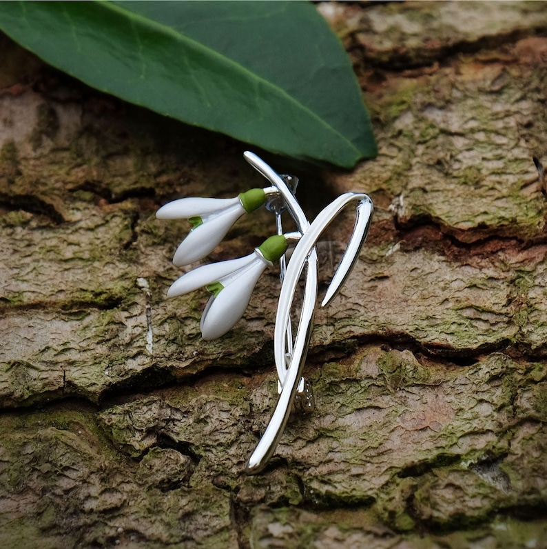ATLondonJewels Snowdrop White Flower Brooch on bark ATH351