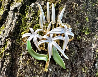 ホワイトフラワーブローチ セール】 アートフラワーブローチ （ブローチ・コサージュ