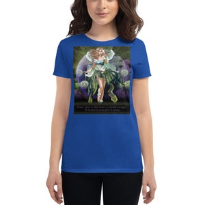 Fairy Dust Is Like Love It Creates Magic Whenever You Give It Away Fairies Awesome Graphic Gift Design Women&#39;s Tee Shirt