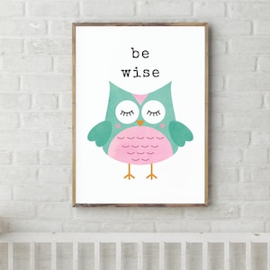 Pobieranie natychmiastowe sowy ściennej sztuki dziecięcej, plakat do wydrukowania w pokoju dziecięcym, cytat Be Wise, dekoracja z pozytywną afirmacją, sowa do wydrukowania