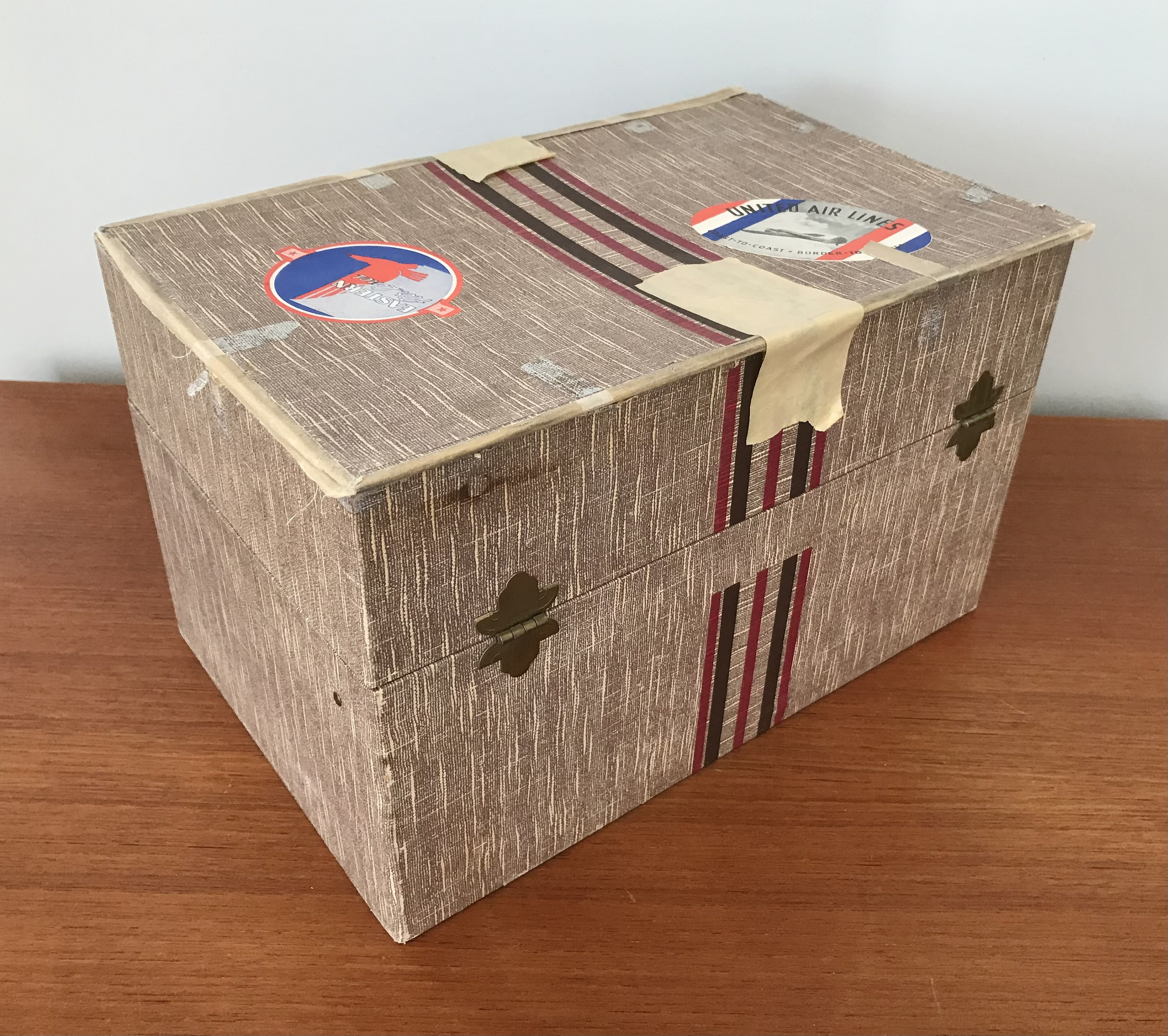 Vintage Lindstrom little Miss Toy Sewing Machine, Vintage 1940's