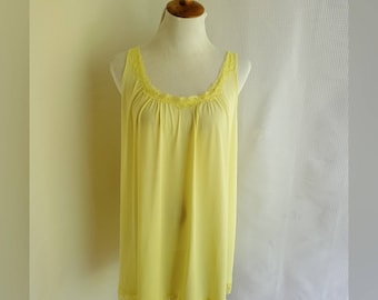 Beautiful Vintage 1960's Lemon Yellow Babydoll Satin and Lace Nightgown and Robe Lingerie Peignoir Combo. Size Small
