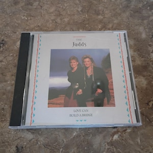 THE JUDDS - Love Can Build A Bridge -  1990 CD