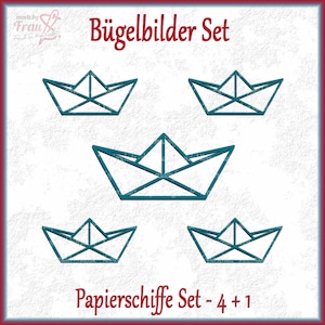 Könnte beinhalten: Ein Set mit fünf Bügelbildern von Papierbooten. Die Bilder sind in blaugrün umrandet und symmetrisch auf weißem Hintergrund angeordnet. Der Text "Bügelbilder Set" befindet sich oben im Bild und der Text "Papierschiffe Set - 4 + 1" unten im Bild.