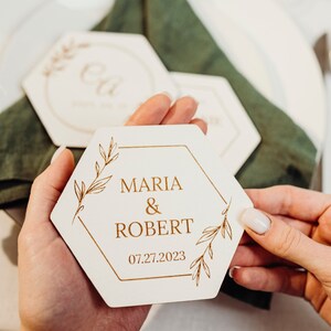 Faveurs de mariage pour les invités en vrac, faveur de mariage unique, sous-verre de mariage en bois, sous-verres de faveurs de mariage, sous-verres personnalisés, ensemble de sous-verres image 5