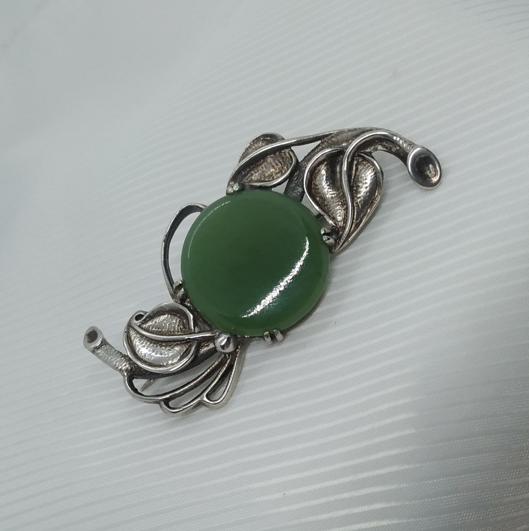 Broche Vintage En Jade Et Métal Doré Motif Floral - Dimensions 54x26 Mm