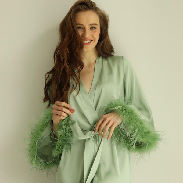 Bridesmaid robe with DETACHABLE feather sleeves Bridal robe Short satin silk robe for wedding day wedding outfit Pre wedding gown