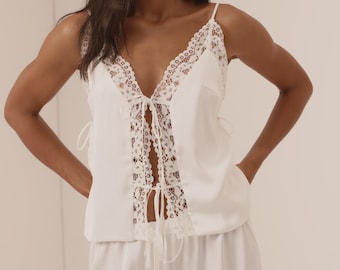 White bride front tie pjs made of satin silk fabric Getting ready pajama set Bridal getting ready pajama Wedding lace pajama set