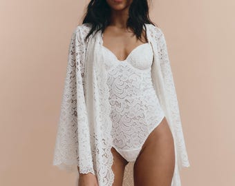 Weißer langer Spitzen Kimono für die Braut Hochzeit immer bereit Outfit Brautblumenspitze Kimono Geschenk für die Braut