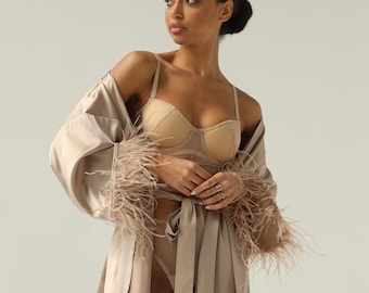 Pure silk kimono robe with feather Bride robe Beige short robe with long sleeves Boudoir robe Bridal robe Dressing gown Bridesmaid gift