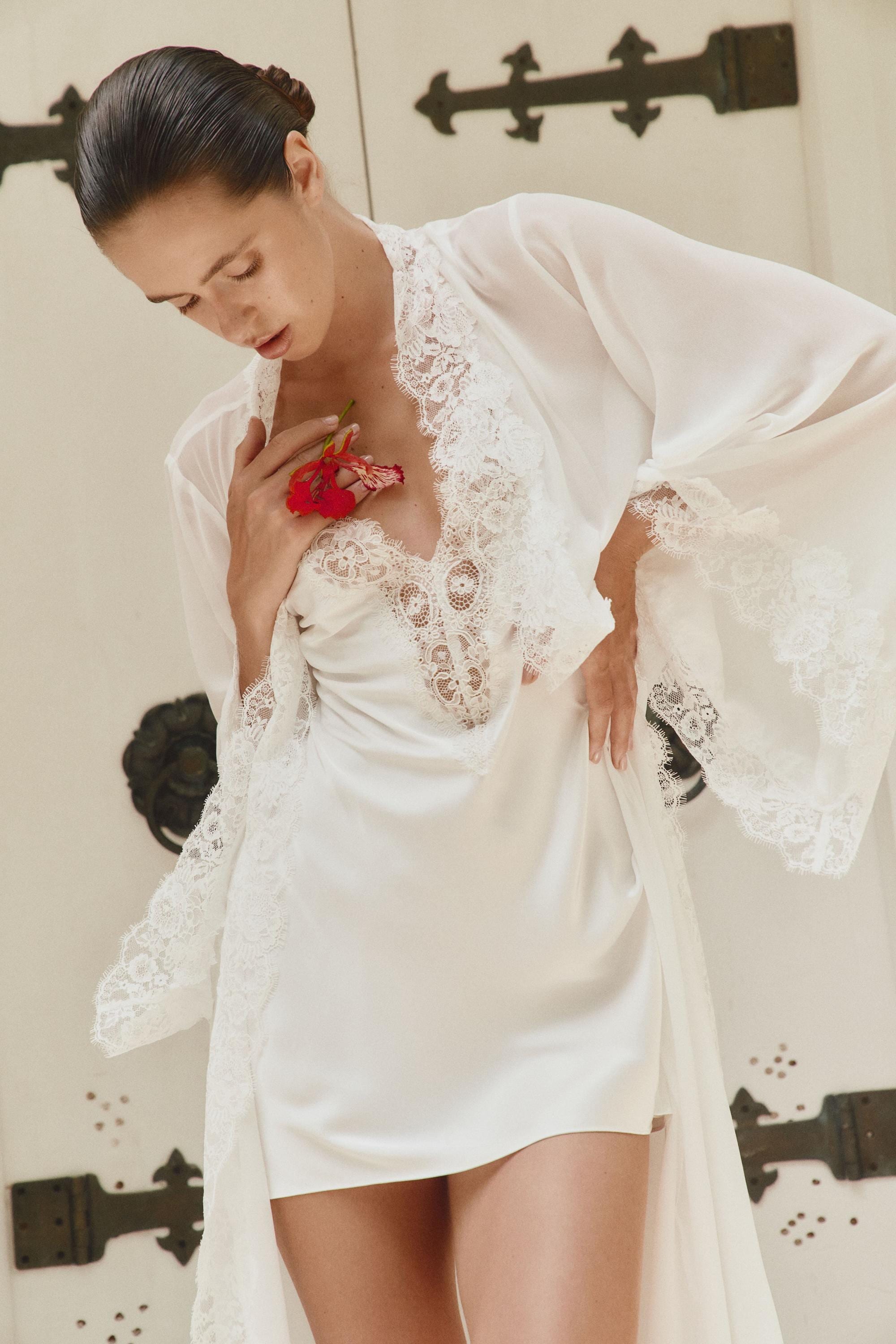 chinese dress ladies Amazon.com: BATHGOWN Women's White Bridal Robes Set 2 Piece Long Lace  Wedding Robe Sheer Tulle Nightgown Beach Cover Up : Clothing, Shoes &  Jewelry main image 0