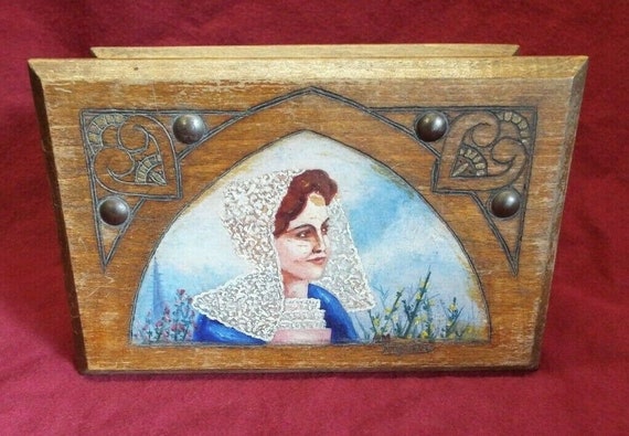 Old Antique TRINKET or JEWELRY BOX with Hand Pain… - image 1