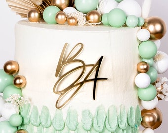 Monogram Wedding Cake Charm, Minimalist Cake Charm, Modern Wedding Decor with Initials, Gold Wedding Cake Charm